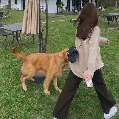 黑暗中的两个人